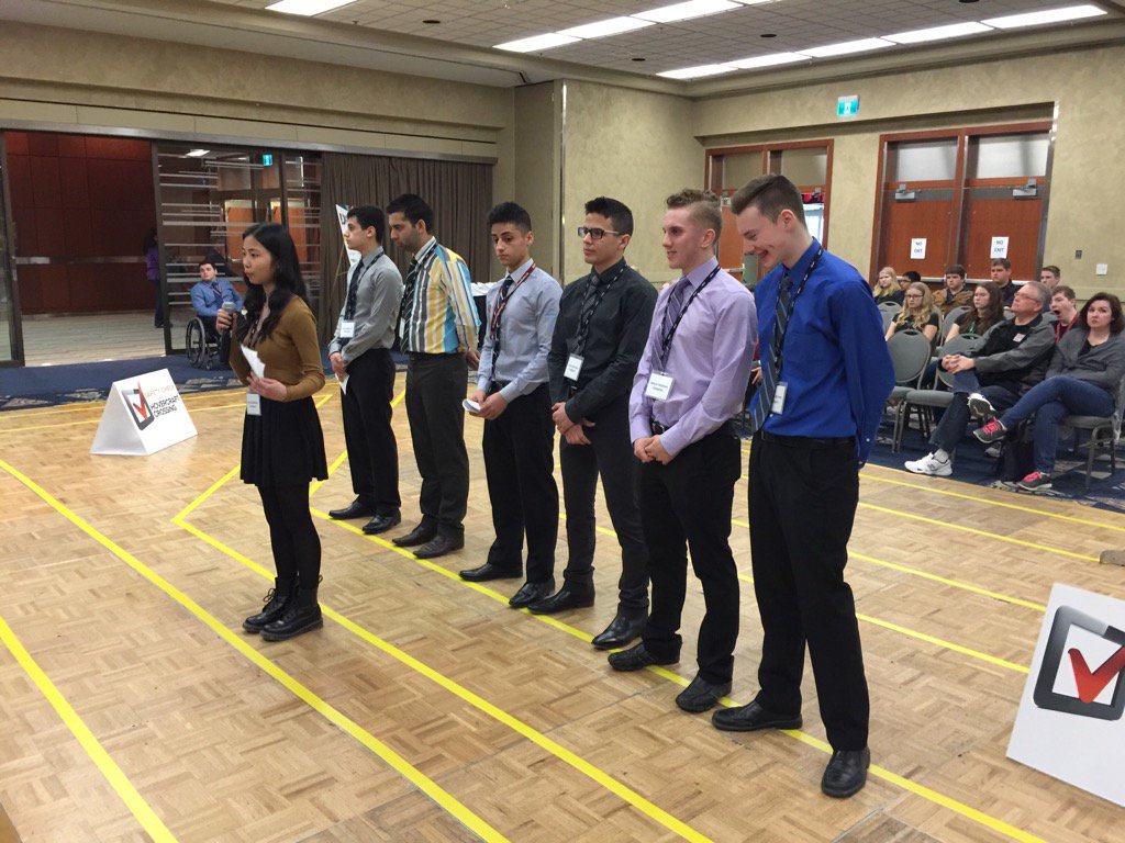 AnoMagnifico's tweet photo. Carla leads a handsome @nmcLRSD #hovercraftteam @louis_riel_sd @cme_mec ... #classyteam #classyevent https://t.co/d7xJYgYgsx