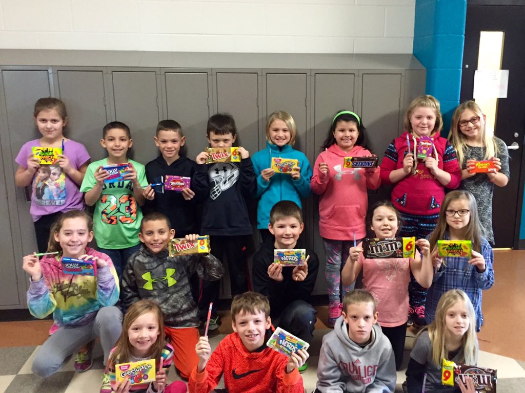 OtsegoGrade3's tweet photo. We worked hard and met our 3rd quarter AR goal!!! #MrsSeeger #OESbest #otsegoknights #hardworkpaysoff https://t.co/oLytvKnHlr