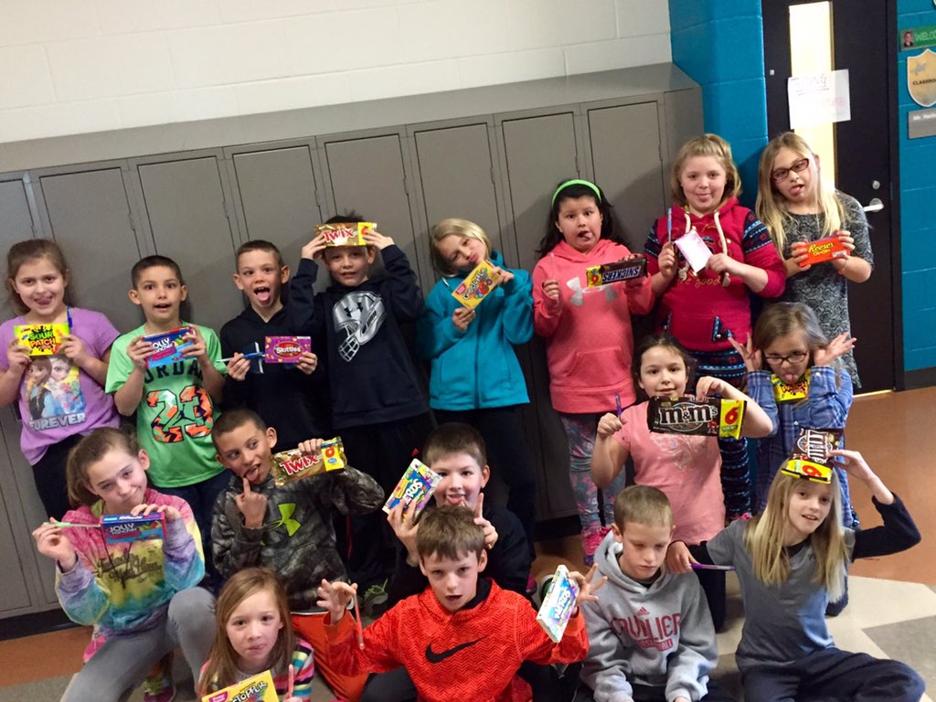 OtsegoGrade3's tweet photo. We worked hard and met our 3rd quarter AR goal!!! #MrsSeeger #OESbest #otsegoknights #hardworkpaysoff https://t.co/oLytvKnHlr