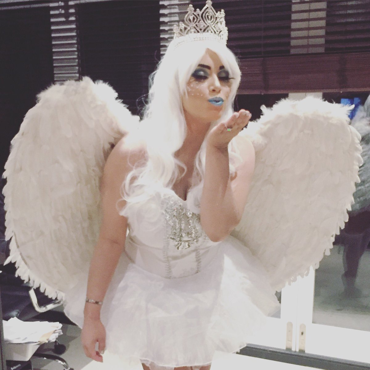 💋 #MUAfinder wish you a verrrry #HappyBirthday <a href="/ChantelleTagoe/">Chantelle Tagoe</a> 🎂 Our #MUAs are so excited to get  you sparkled up! 💗