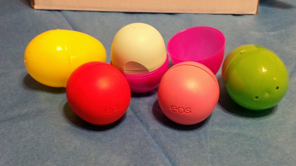 PMShoebox's tweet photo. Look what our Pretty Marvelous ladies found in this month's #subcriptionbox @eos #egghunt #Easter https://t.co/GtOjpdVd0r