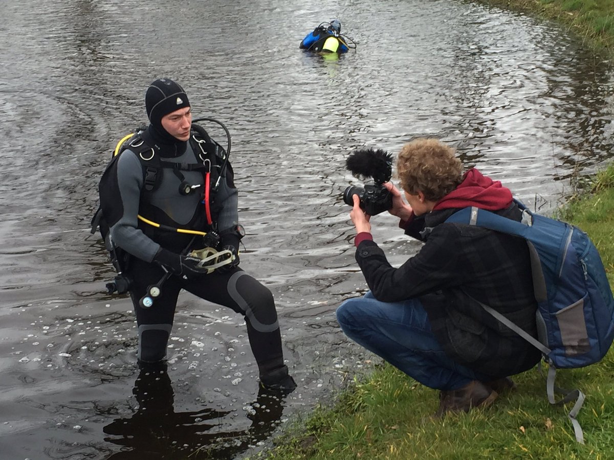 GCMartensplek's tweet photo. Het duiken met @dive2adventure is begonnen! De opbrengst van de verkoop van de Lakeballen is voor @ActiefSamenleve https://t.co/xd18PxeHNQ