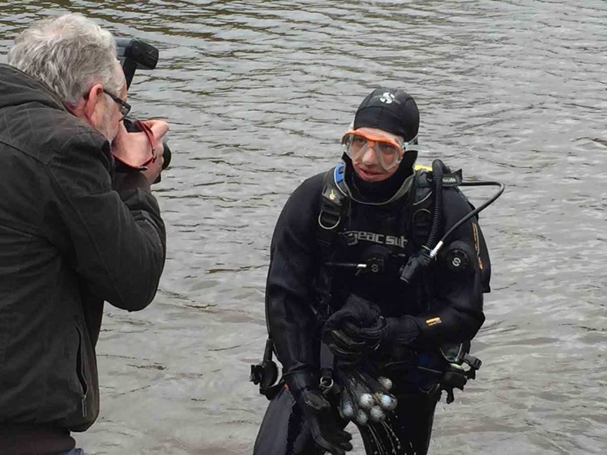 GCMartensplek's tweet photo. Het duiken met @dive2adventure is begonnen! De opbrengst van de verkoop van de Lakeballen is voor @ActiefSamenleve https://t.co/xd18PxeHNQ