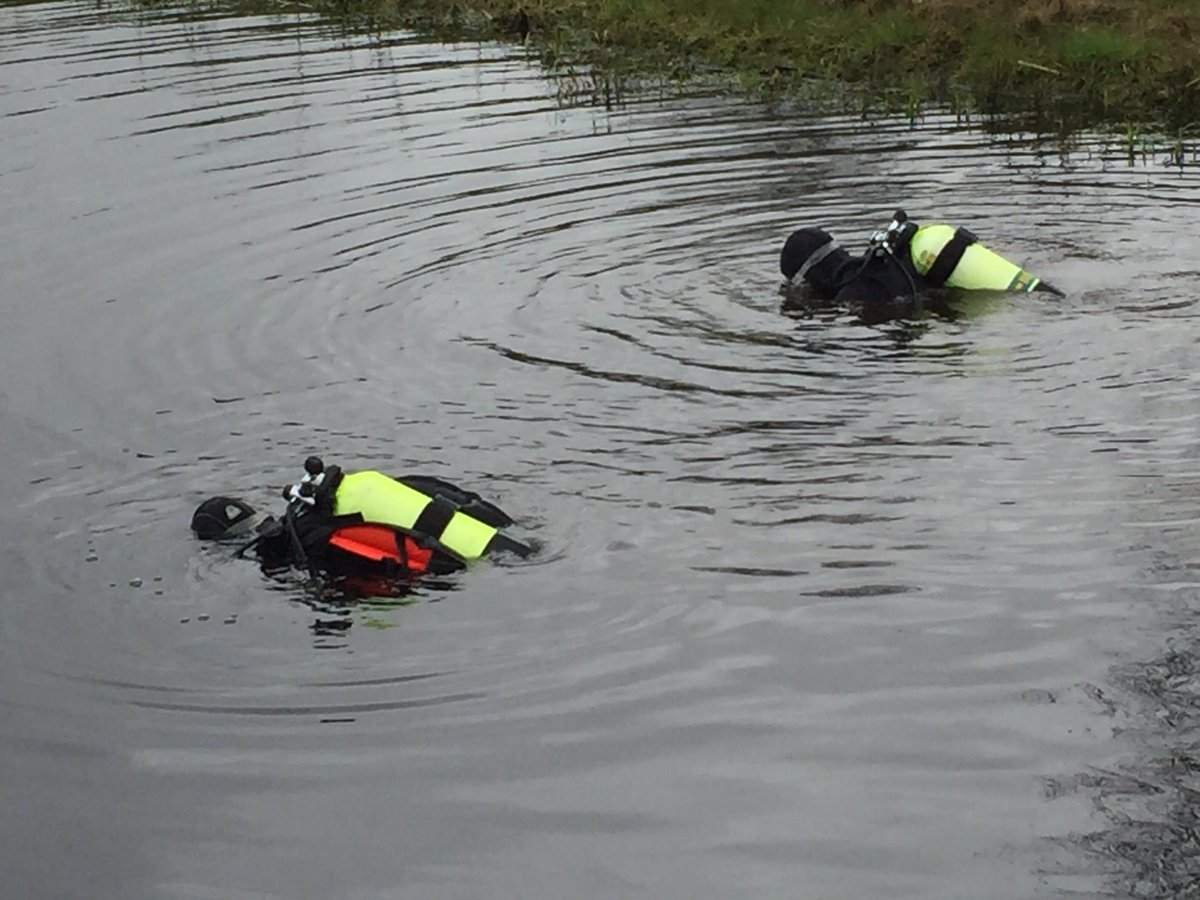 GCMartensplek's tweet photo. Het duiken met @dive2adventure is begonnen! De opbrengst van de verkoop van de Lakeballen is voor @ActiefSamenleve https://t.co/xd18PxeHNQ