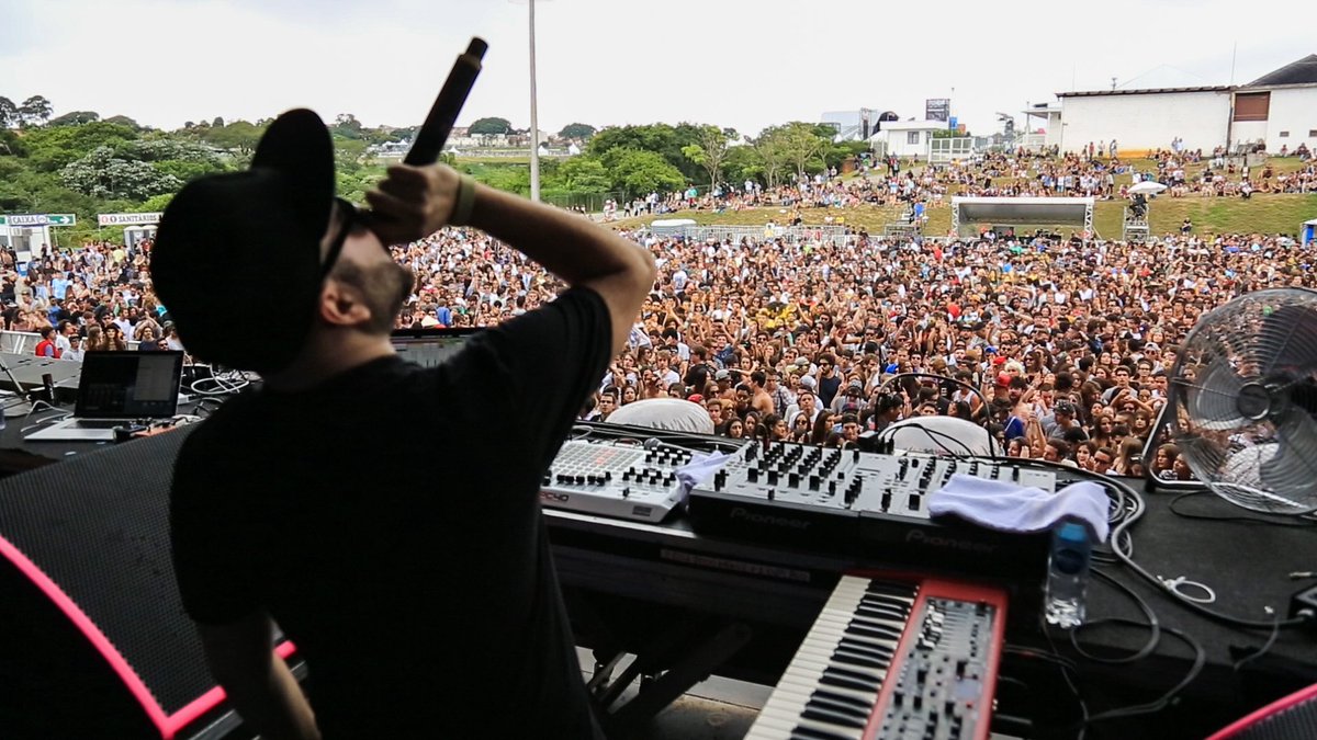 Gramatik's tweet photo. THANK YOU @LollapaloozaBr ๐๐๐ฅ #LollaBR2016 #EpigramTour
๐ท : @ninavarano https://t.co/Vuv7fZRFhy
