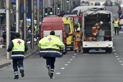 lesoir's tweet photo. #Alerte L'Etat islamique revendique le double attentat en Belgique  https://t.co/Q6YSUN8EIv https://t.co/uXVJPdeXGm