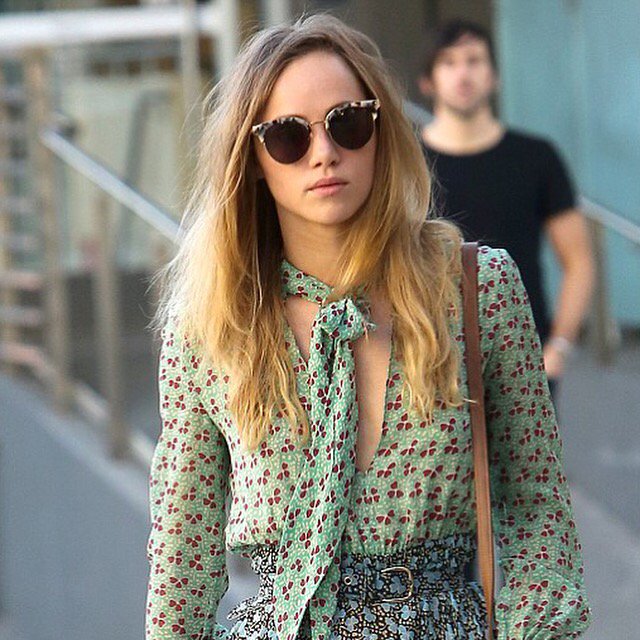 Celebeyewear_'s tweet photo. Super model Suki Waterhouse wearing the celeb style shades in LA shop HEDLEY on our site https://t.co/VGQdrWcQDe https://t.co/mPx2FXisPz