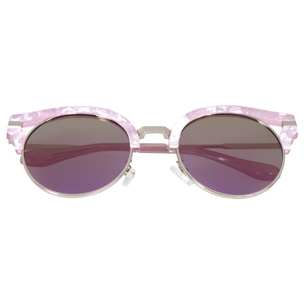 Celebeyewear_'s tweet photo. Super model Suki Waterhouse wearing the celeb style shades in LA shop HEDLEY on our site https://t.co/VGQdrWcQDe https://t.co/mPx2FXisPz