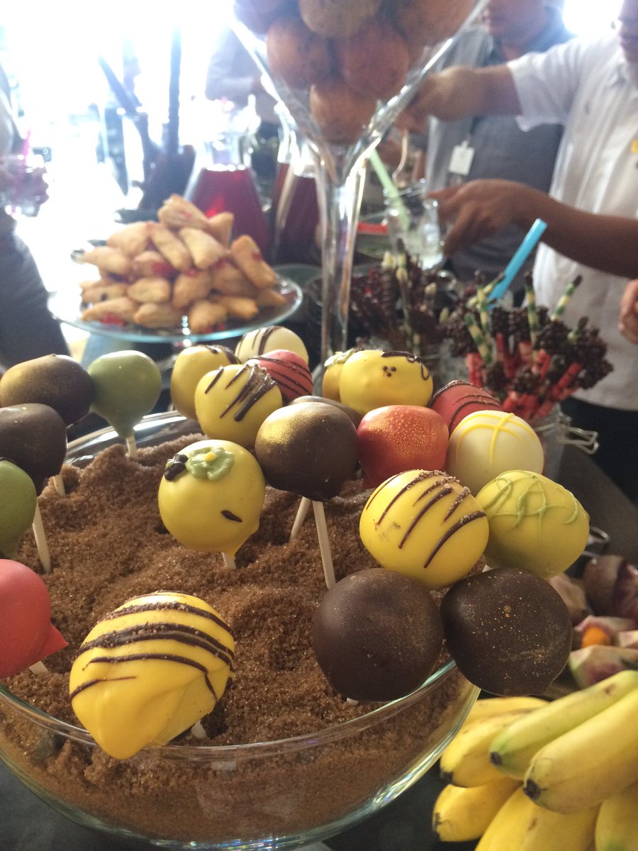 chef_jf's tweet photo. #FNB2POINT0 #cakepop & #bubbletea https://t.co/YhFwyQmXEe