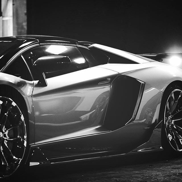 VoltsSolutions's tweet photo. #Lamborghini #cool #car #MW #MightyWarriors  #HL_SWORD #voltstakecharge #lightning https://t.co/qMBQqktE5g https://t.co/FB4jDrHtOX