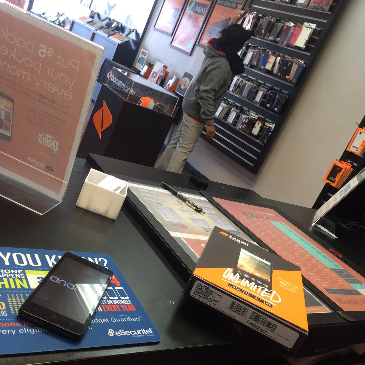 uwphilly215's tweet photo. Welcome to #boostmobile & grabbing a #ZTEPrestige #unlimitedwireless #philadelphia #philly #RisingSunandAdams #Tyeno https://t.co/8D9fMfwOq7