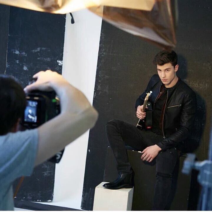 ShawnMendesBRA's tweet photo. FOTOS: Novo photoshoot do Shawn para Notion Magazine https://t.co/pG5fuxwFDs
