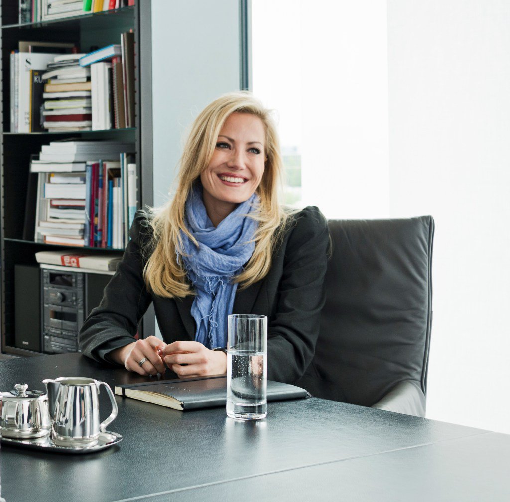ArtAttackApp's tweet photo. Our #Exclusive #INTERVIEW with @VerenaSchneide4 of Venet-Haus Galerie now on the #Blog! https://t.co/BrCo5DV6Rx https://t.co/sn0JyabFd9