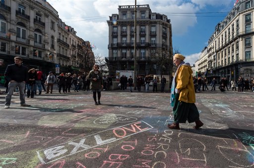 elliotwagland's tweet photo. Messages written on the ground at Place de la Bourse following attacks in #Brussels https://t.co/bFThK3Ifis