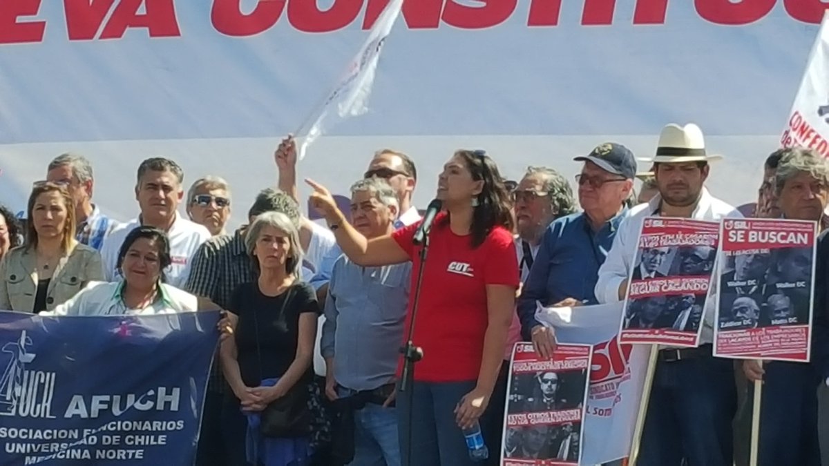 cdiazruiz's tweet photo. #paroCUT @Barbara_figue @NolbertoDiaz @Cutchile marchando por la dignidad de los trabajadores https://t.co/vOOmdkYy1x