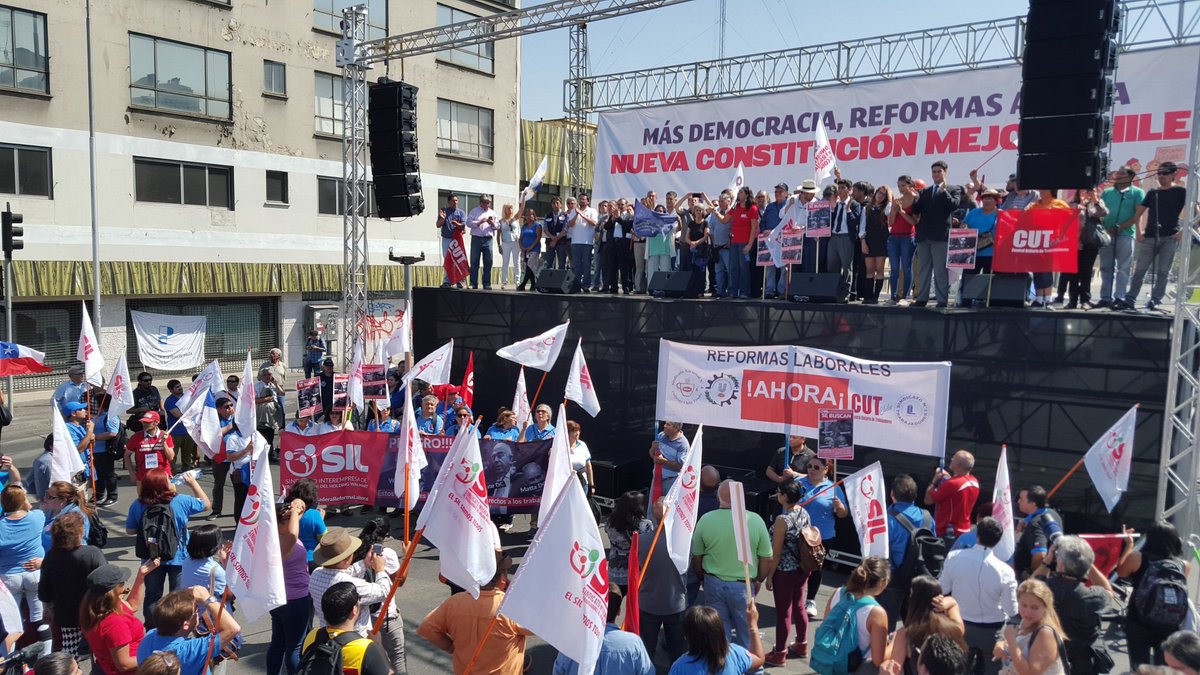 cdiazruiz's tweet photo. #paroCUT @Barbara_figue @NolbertoDiaz @Cutchile marchando por la dignidad de los trabajadores https://t.co/vOOmdkYy1x