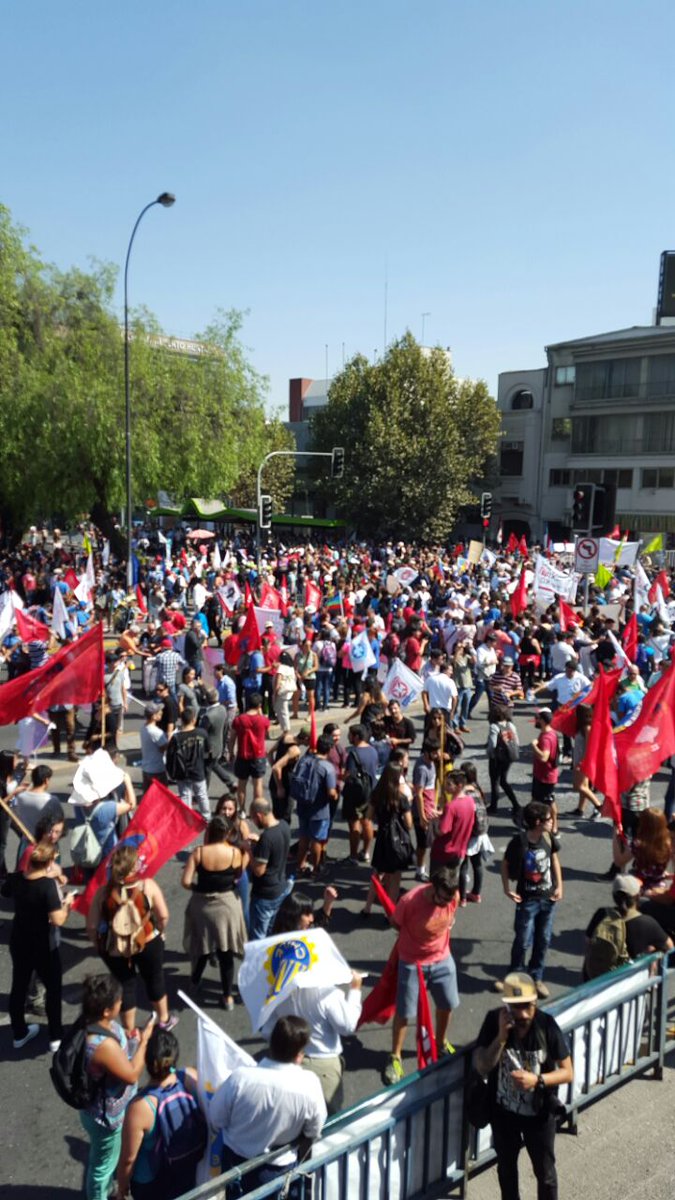 cdiazruiz's tweet photo. #paroCUT @Barbara_figue @NolbertoDiaz @Cutchile marchando por la dignidad de los trabajadores https://t.co/vOOmdkYy1x