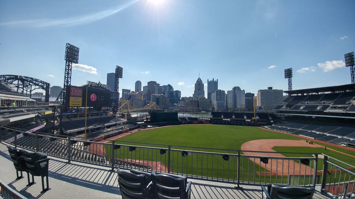 JonHessSprint's tweet photo. The LG G5's wide angle camera is perfect for skylines! #LGG5Pitt https://t.co/ROCElv16CK