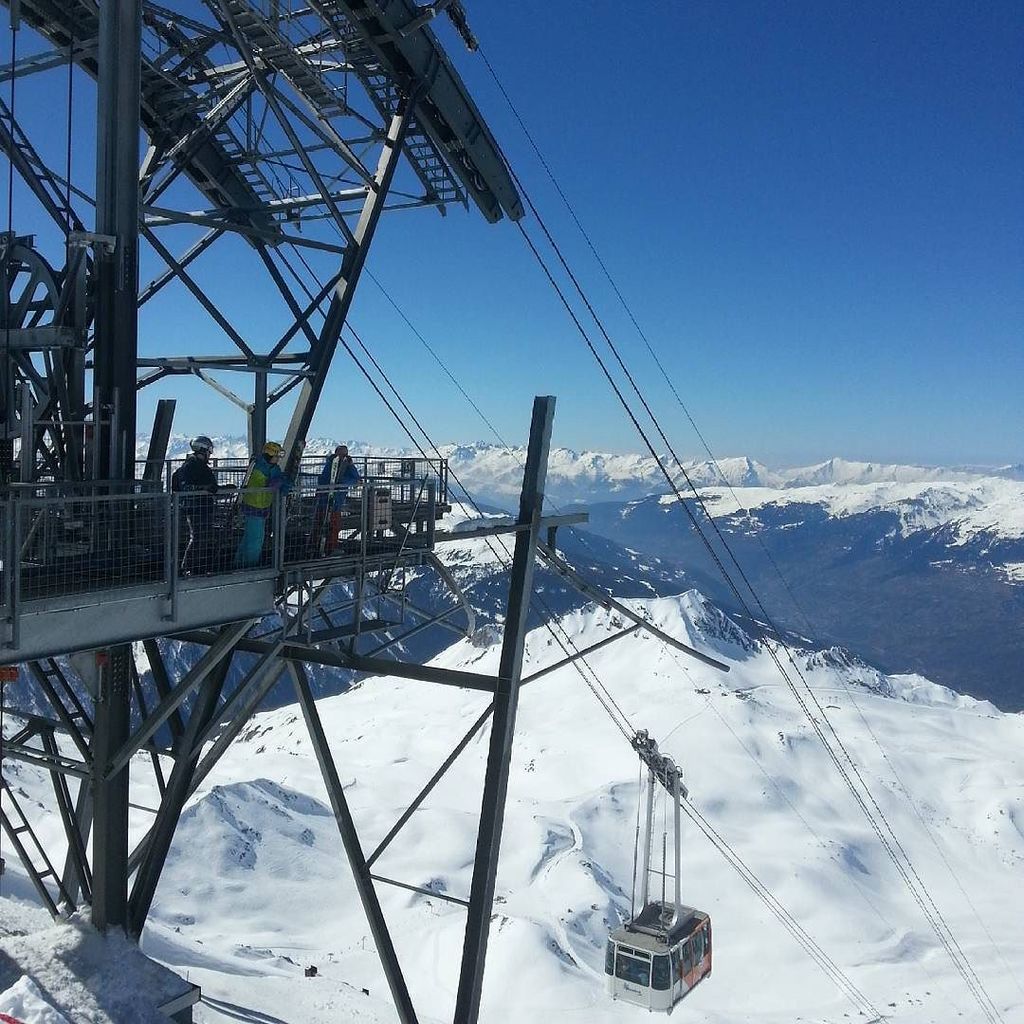 MontagneJadore's tweet photo. Another incredibly beautiful day on the mountains. This is the Aiguille rouge cable car. Altitude 3220m.
#paradisk… https://t.co/ZwdSMhCgUt
