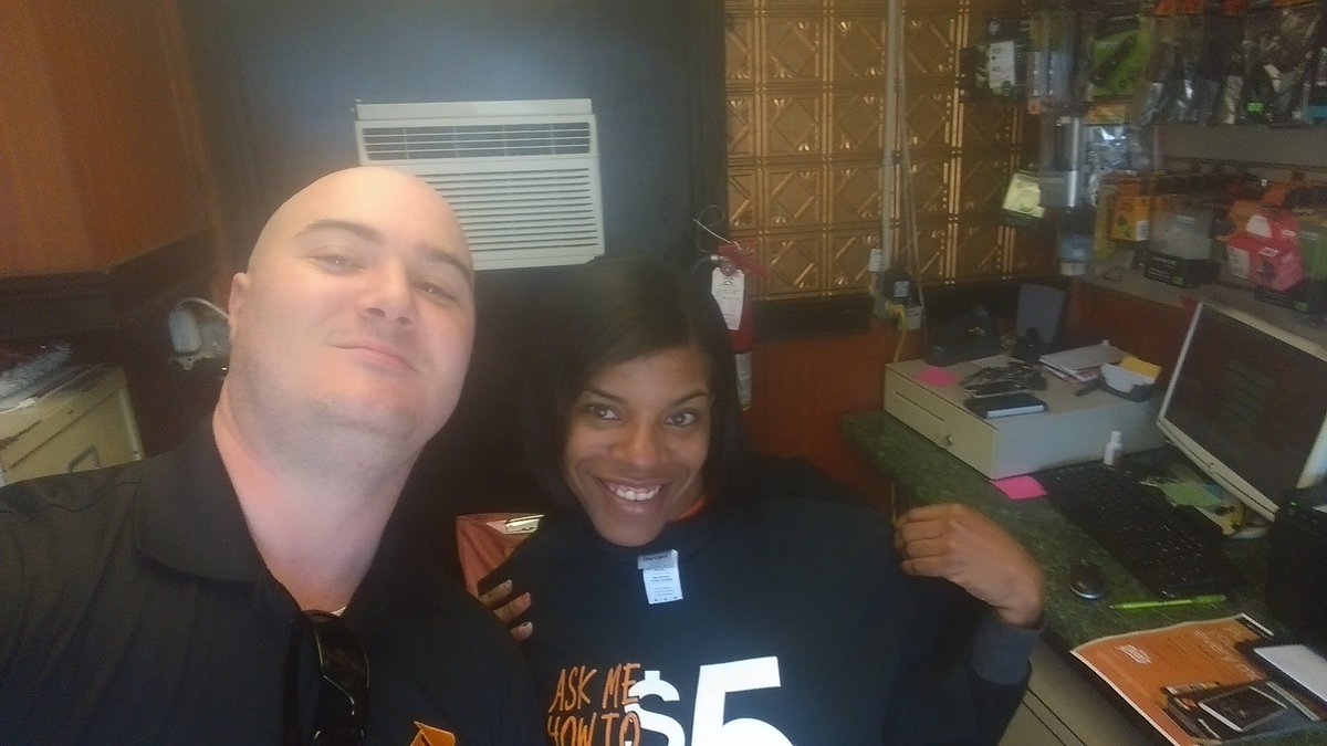 SteveAWI's tweet image. Wireless World Comm excited and fired up about dealz!!@awi_mike @jtdarden #boostdealz #AWIblitz @hindyleeder