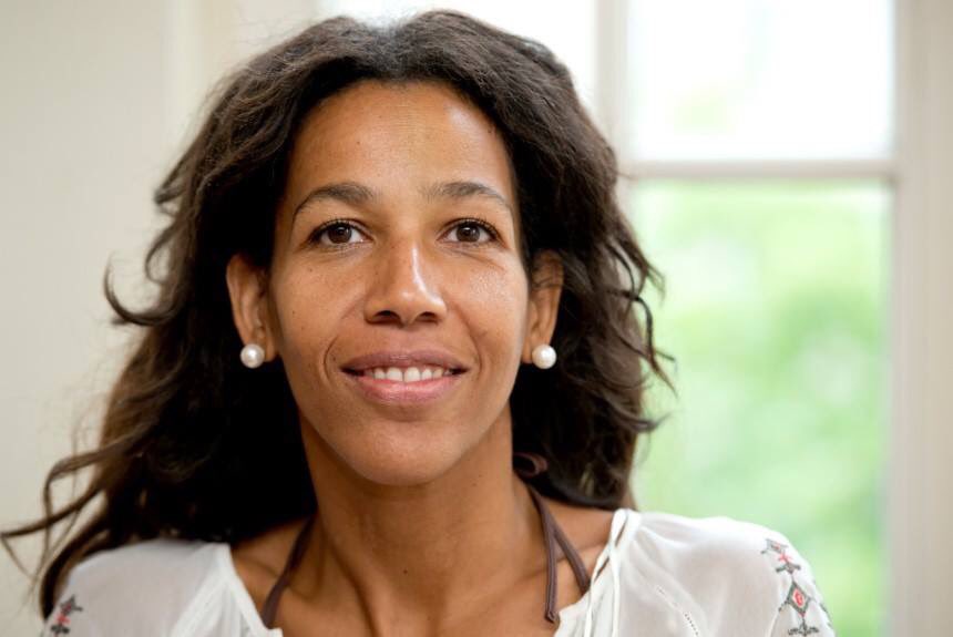 PostBettina's tweet photo. Mit 38 erfährt sie zufällig,dass sie die Enkelin des KZ-Mörders Amon Göth ist.Jennifer #Teege zu Gast @das_rotesofa https://t.co/2DMpMHyplM