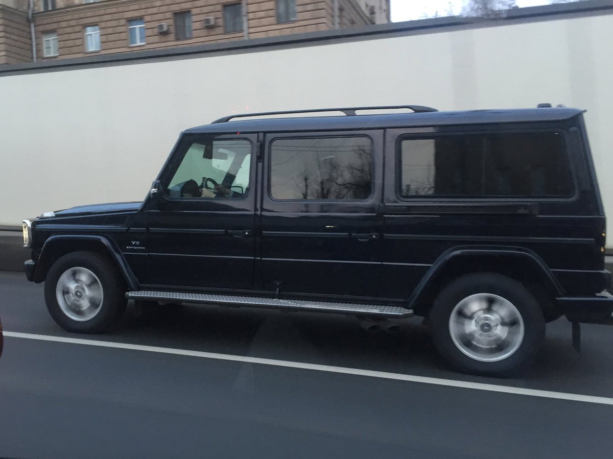 kormeev's tweet image. Когда прикупил себе новое сопровождение 😆🚓🚨 #москва #садовое #pullmann #gelandewagen #гелик