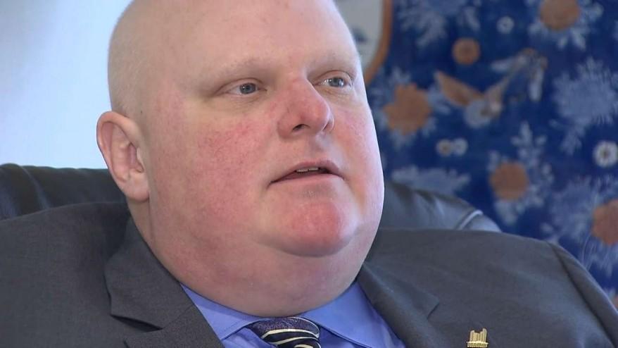 thatCandyChan's tweet photo. Former Toronto Mayor Rob Ford dies after long battle with cancer #Topoli #RIP #Toronto https://t.co/qhZgeA4POF