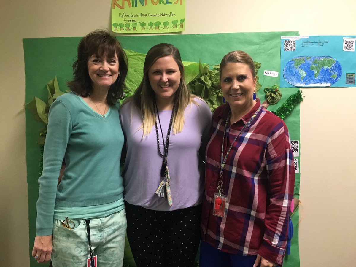 MissSalmonUP's tweet photo. Exploring the biomes with our buddies - what a grew way to start our day! @TeriKeith @2CMcCown #lakeside2016 https://t.co/LevVidxEyp