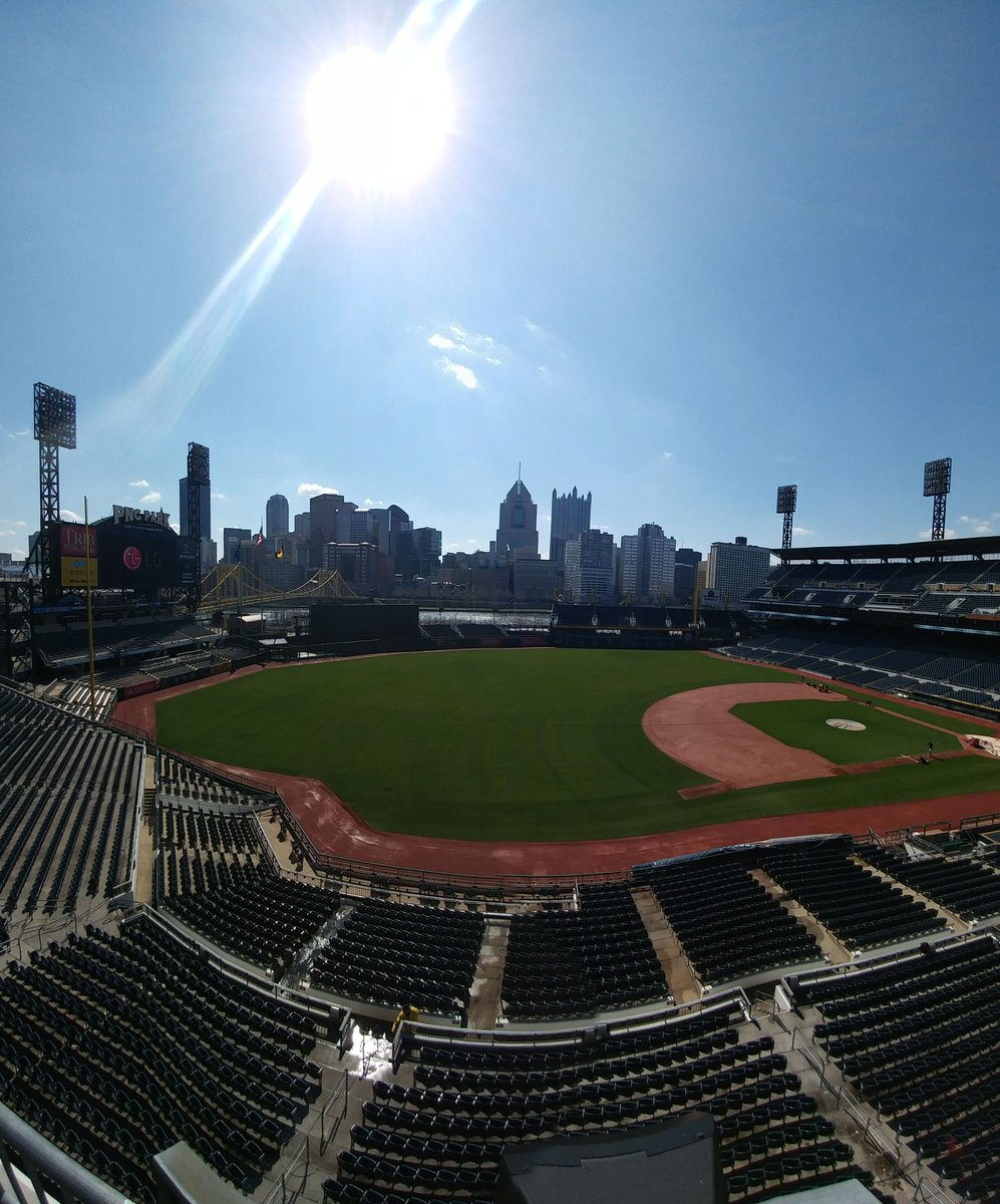 JonHessSprint's tweet photo. The LG G5 lets you combine panorama and wide angle so you can capture all the action! #LGG5Pitt https://t.co/Igwmd1CFyl