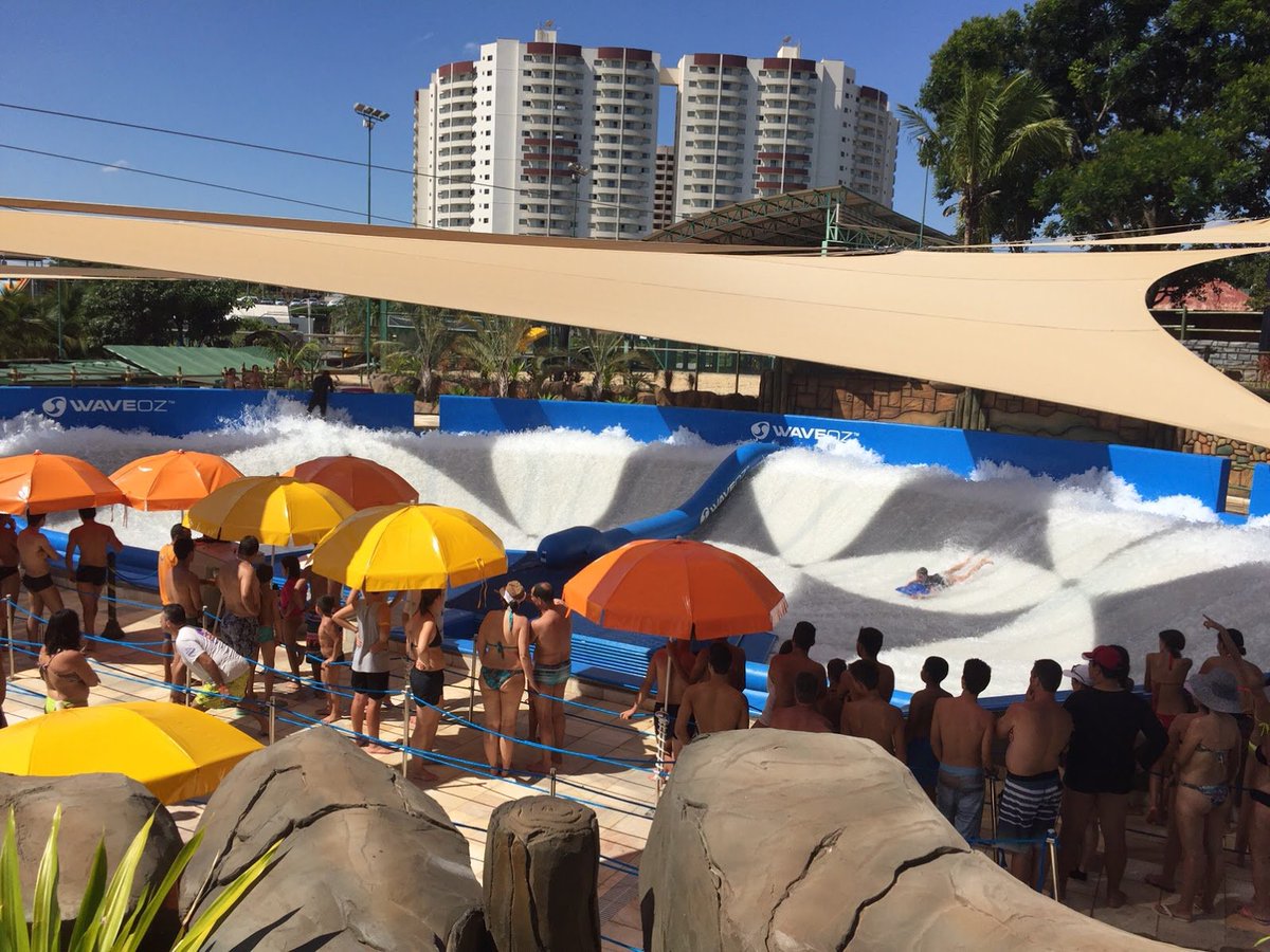 FlowRiderInc's tweet image. RT and jump in line if your would ride the first ever #WaveOz by #FlowRider @flowboarders