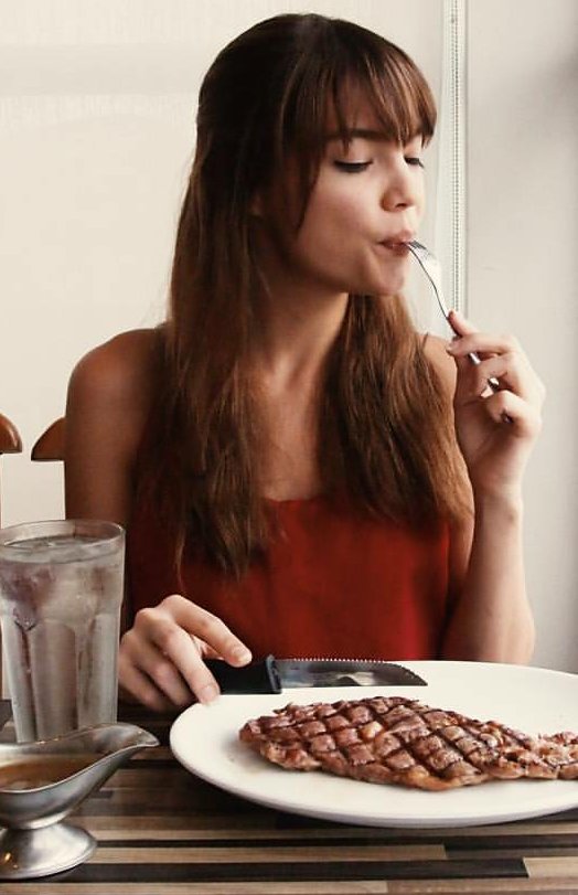 blckpnklalisa_m's tweet photo. Bago matulog *insert heart emoji*

 #RaStroForSPOTTED https://t.co/1EF6witRBp