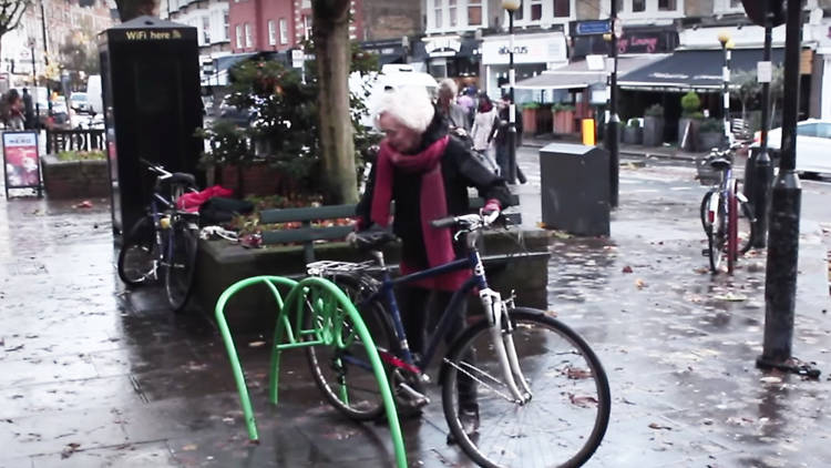 TimeOutLondon's tweet photo. Good news cyclists: someone's created a theft-proof bike stand https://t.co/Y8VEYt5gLV https://t.co/B9DJhkOsZG