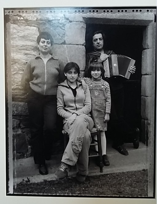 Prefet19's tweet photo. Expo photos #IlsSontVenusdAilleurs cérémonie #NaturalisationFrançaise #PeupleEtCulture #TousUnisContrelaHaine https://t.co/lPIIl8BzXR