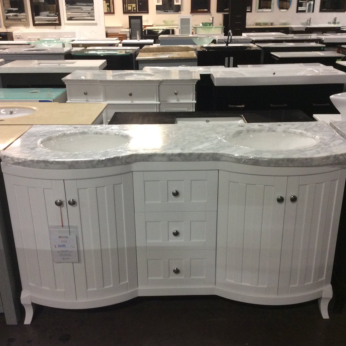BathKitchen's tweet image. 60" White Vanity!! bit.ly/1VNHfM9 #bathroomremodel #bathroomvanity #transitionalvanity #remodel #vanity