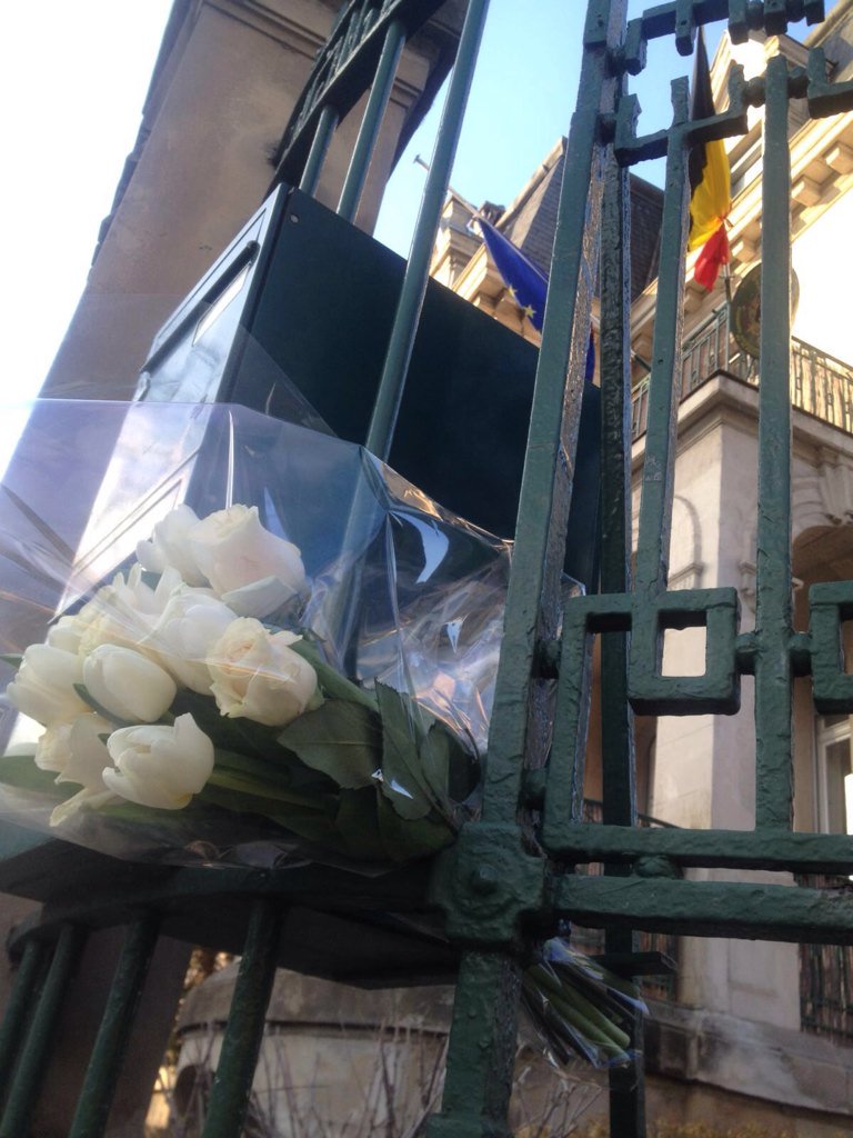 BELinCoE's tweet image. We thank for the condolences and the anonymous giver of the flowers at our door #unitymakesstrength #brusselsattack