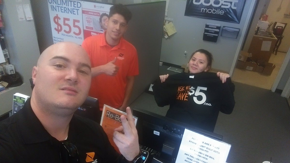 SteveAWI's tweet image. M&amp;amp;S Mobile rockin new swag &amp;amp; pumped about Boost Dealz!@awi_mike @jtdarden #boostdealz #AWIblitz @hindyleeder