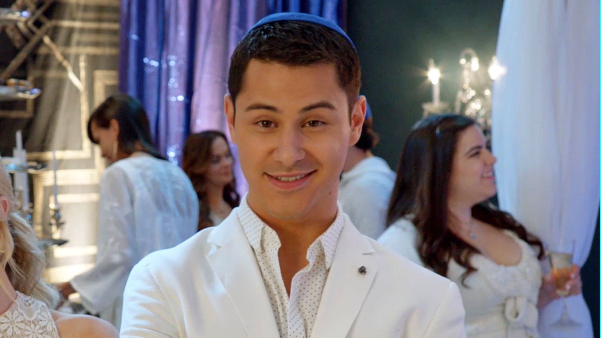 mtvfakingit's tweet image. .@MisterWillett is taking over at 5:30pm EST! Send in your questions about tonight&apos;s new #FakingIt with #AskMichael!