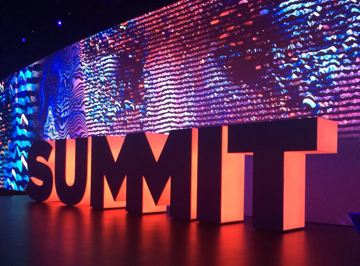 MellorTime's tweet photo. "Law of Experience" - consumer expectations will double for your brand every 18 months @bradrencher #adobesummit https://t.co/92V3VEiPIG