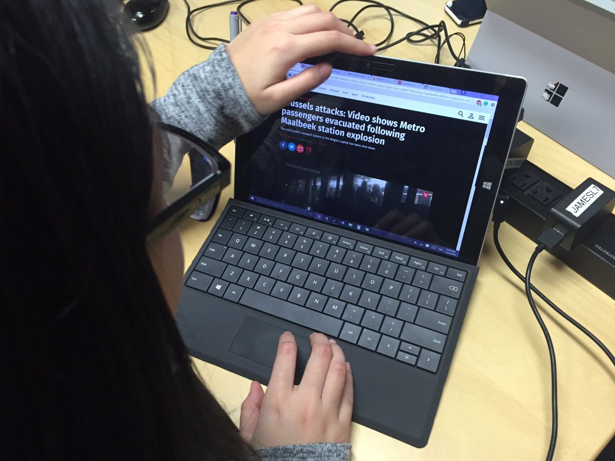 AlohiLondon's tweet photo. Renton Prep students researching about the attack in Brussels. https://t.co/viqYVgRkfl
