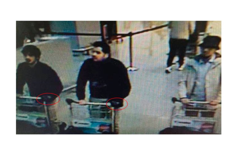 TheObjective_es's tweet photo. Difunden una imagen de los tres posibles sospechosos del atentado del aeropuerto. https://t.co/YaR8XZ0fKv https://t.co/jIefvgKOgi