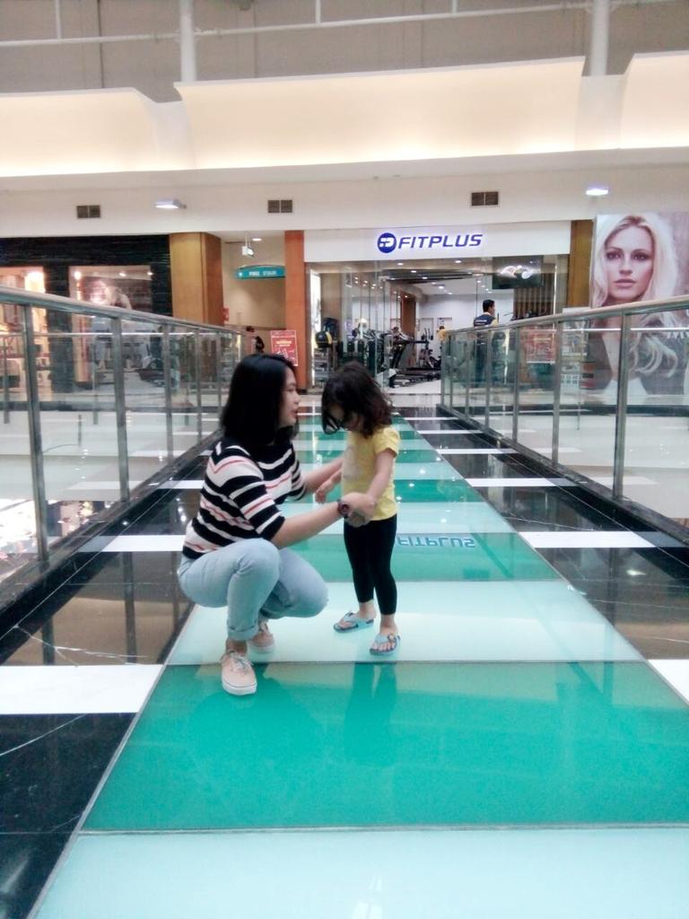 aidhamelia's tweet photo. Angkat kepala mu key jadilah sosok wanita yang tegar seperti aunty hihihi https://t.co/y5k4rs6ZwP