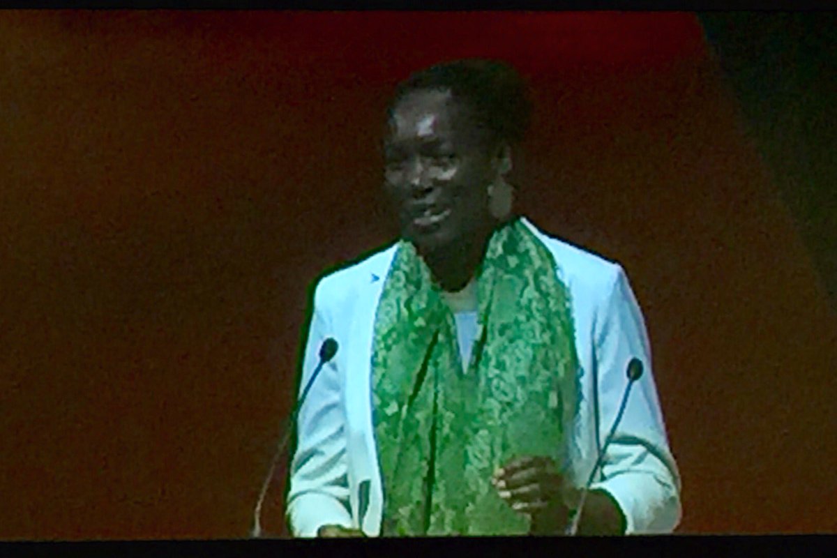 annemoto's tweet photo. @Venuseswilliams "Try something new....when you make yourself uncomfortable, you are learning".   Inspiring! #PBWC https://t.co/lZnJKLzn6Q