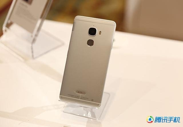 theDopetech's tweet photo. New @LeEcoGlobal device #Le Max 2 with #SD820 exposed: Early cancellation of #leMaxPro? https://t.co/lhWSsIaAoD