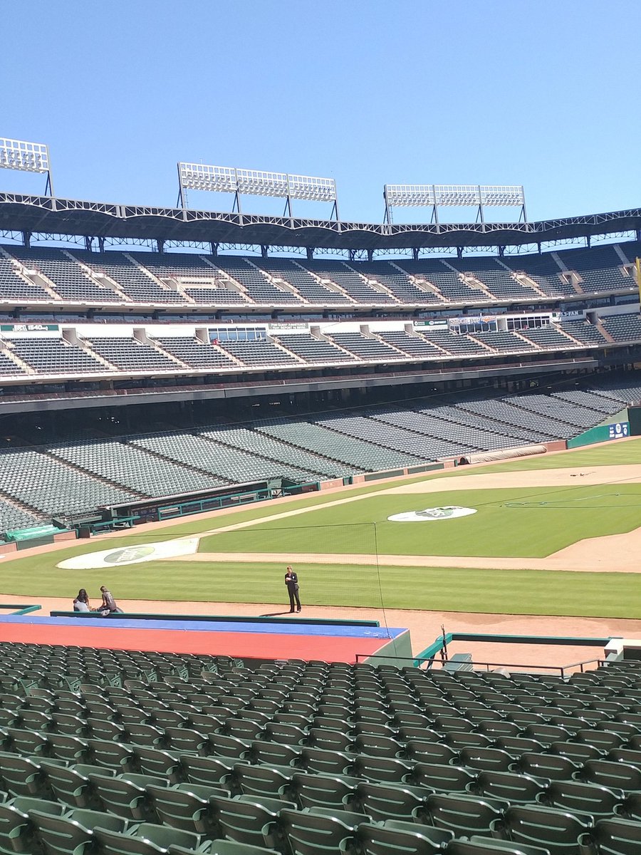 Yinessa4's tweet photo. @Rangers @SellWithLG #LGG5DFW https://t.co/309XxXzHL9