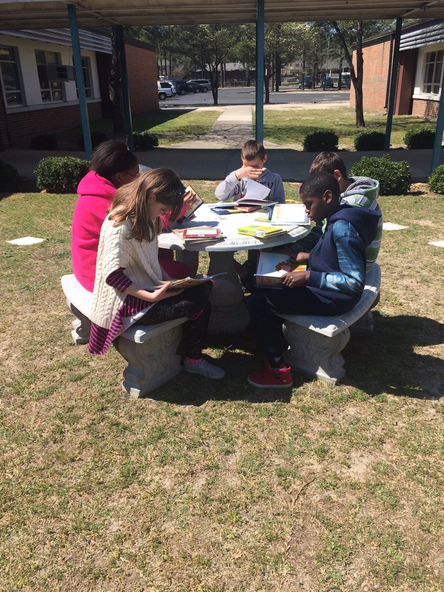 Nice day for the reading garden @rockfish5th