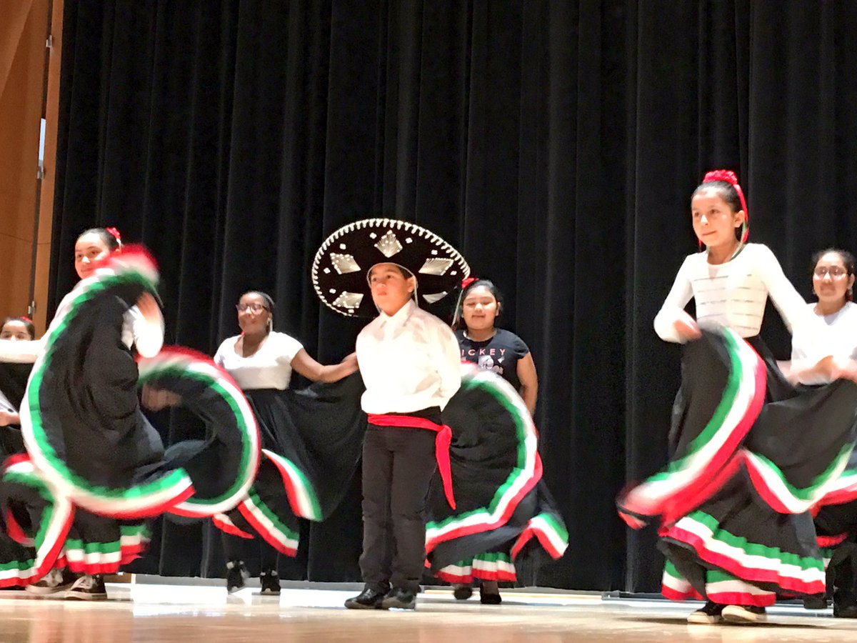 MissBeerbower's tweet photo. Ballet Folklorico de Roosevelt performing at #GraduateTacoma @BroadwayCenter @tacomaschools https://t.co/7zHagIoq9U