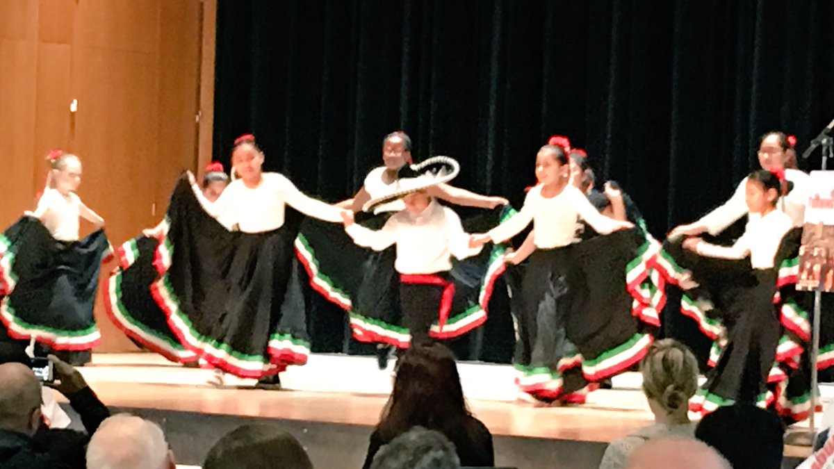 MissBeerbower's tweet photo. Ballet Folklorico de Roosevelt performing at #GraduateTacoma @BroadwayCenter @tacomaschools https://t.co/7zHagIoq9U