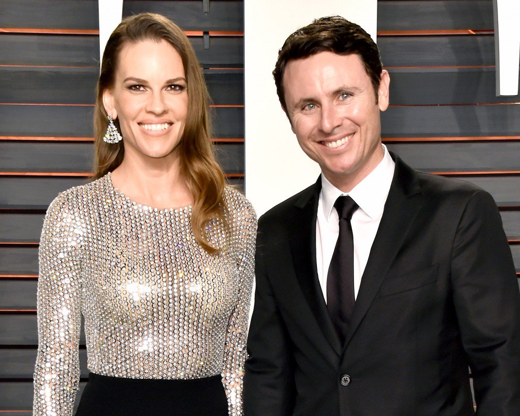 theknot's tweet photo. .@HilarySwank is engaged! See her stunning emerald ring:  https://t.co/BFbmnrsrHZ https://t.co/LgidHSg8wC