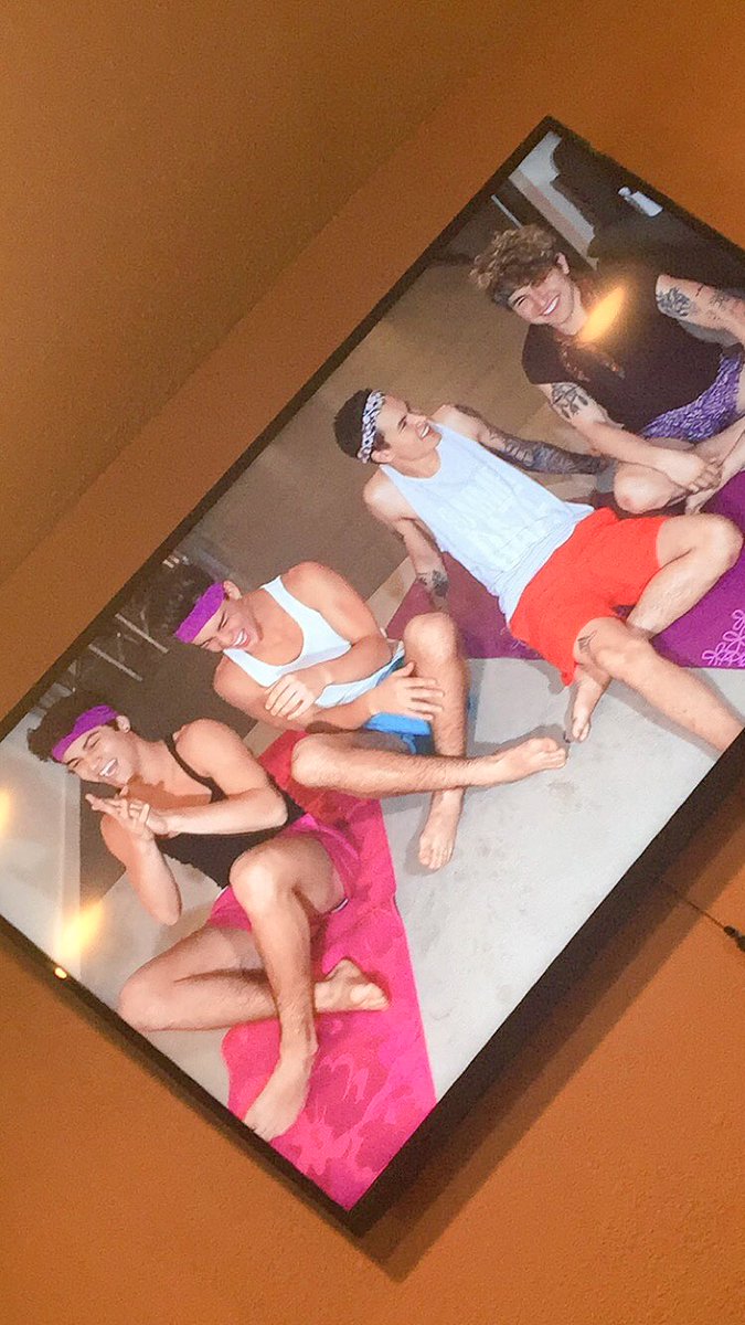 httpdxlan's tweet photo. Y'all should go watch the Dolan twins new video. 👍🏻❤️@KianAndJc @GraysonDolan @EthanDolan #DolanTwinsNewVideo https://t.co/BmzoPwUWnJ