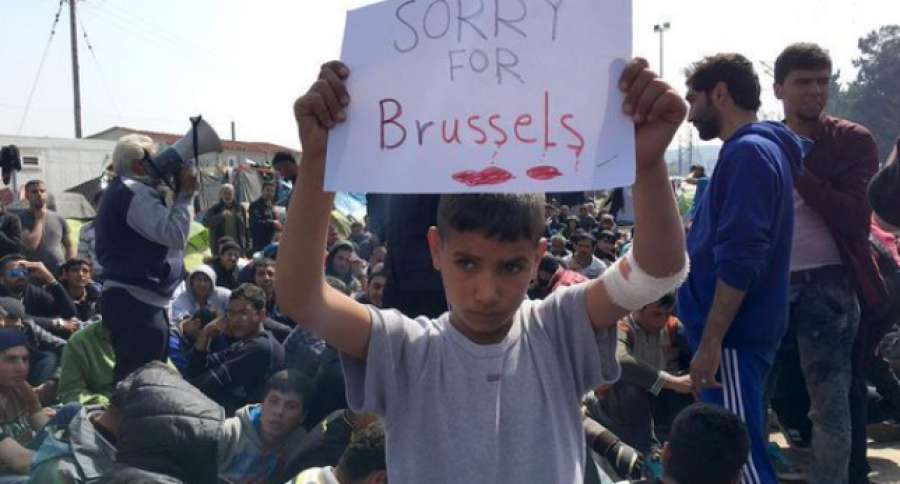 sextaNoticias's tweet photo. ▶ La solidaridad de un niño refugiado por los atentados conmueve al mundo https://t.co/QfFcMYezE5 #JeSuisBrussels https://t.co/W2sjeejzoB